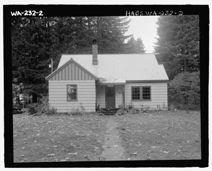 File:Building No. 1045, District Rangerand-146;s Residence, view of east elevation - Wind River Administrative Site, Near Lookout Mountain Road, Carson, Skamania County, WA HABS WA-232-2.tif