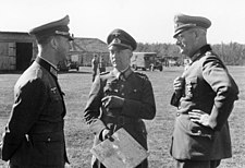 Generál Hans von Greiffenberg a Maximilian von Weichs (zcela vpravo) v roce 1942.