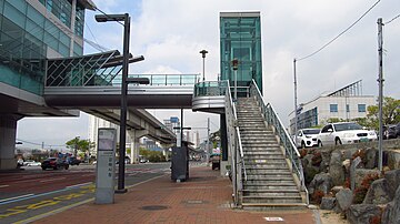 Файл:Busan-gimhae-light-rail-transit-14-Gimhae-city-hall-station-entrance-2-20180402-100532.jpg