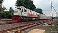 CC 201 77 09 SDT dengan logo KAI versi 2020 sedang menarik Kereta api Dhoho berangkat dari Stasiun Jombang