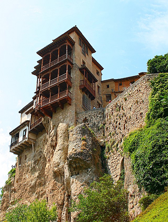 Hanging Houses of - Wikipedia