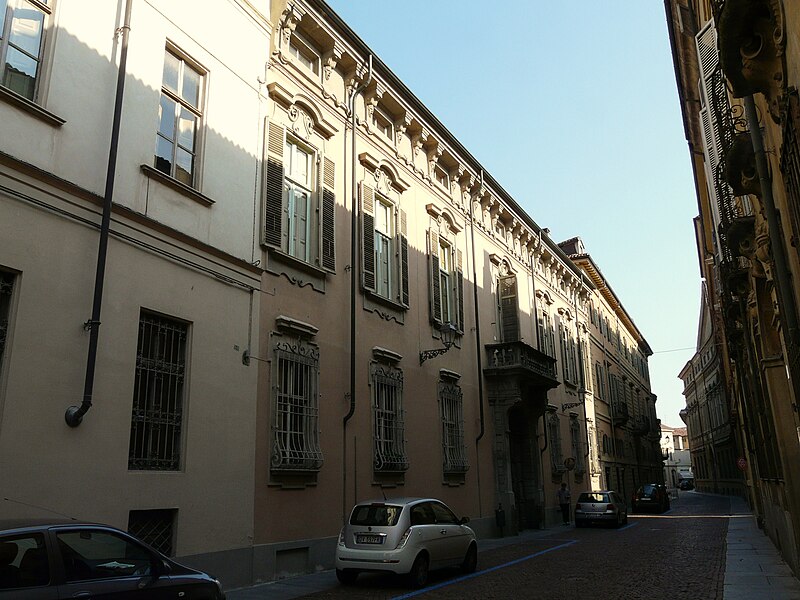 File:Casale Monferrato-palazzo Magnocavalli1.jpg