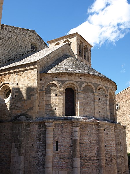 File:Caunes Minervois L'Abbaye Vue n°8.jpg