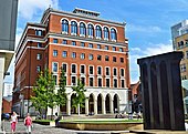 Plaza central Brindleyplace.jpg