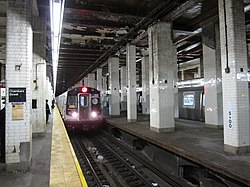 The large Chambers Street station was the BMT's Manhattan hub. Chambers Street BMT 019.JPG