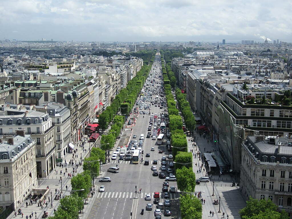 File:Avenue des Champs-Elysées from top of Arc de triomphe Paris.jpg -  Wikipedia