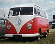 Un Volkswagen Combi Split Samba du début des années 1960.