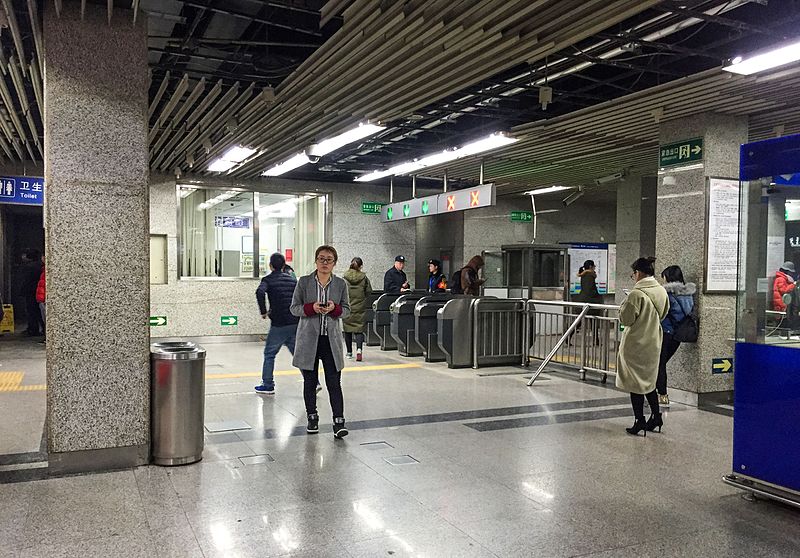 File:Concourse of Shangdi Station (20170301190611).jpg