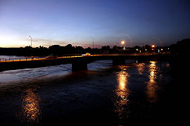 Ponte Velha de Coxim à noite