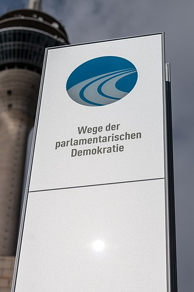 File:Düsseldorf, Wege der parlamentarischen Demokratie -- 2015 -- 8123.jpg