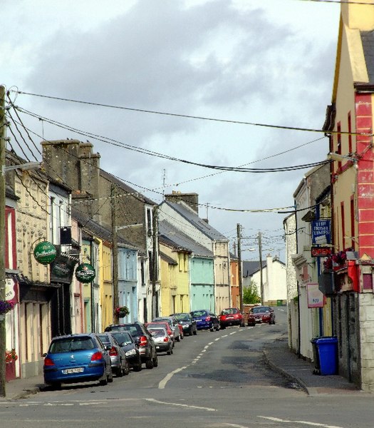 File:DUNMORE - Castle Street - geograph.org.uk - 194244.jpg