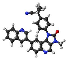 BEZ235 молекуласының шар мен таяқша моделі