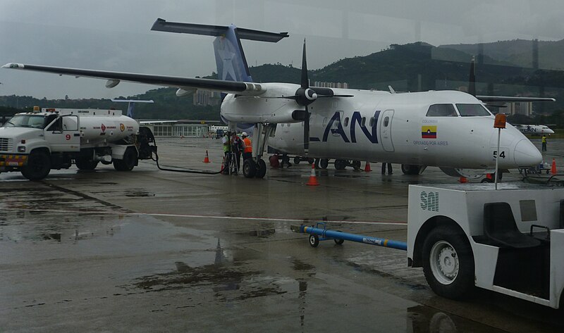 File:De Havilland Canada DHC-8-200 (LAN Colombia) 092.jpg