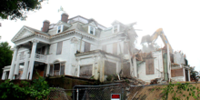 Разрушаване на Чарлз Winship House.png