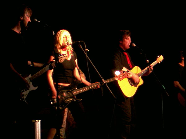 Doc Neeson's Angels, Baghdad, October 2007. With Neeson are Sarah Graye on bass guitar, Mitch Hutchinson on guitar, Dave Leslie on guitar and Mick Ske