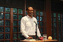 Douglas Metunwa Glanville, an American former professional baseball outfielder who played in Major League Baseball (MLB) for the Philadelphia Phillies, Chicago Cubs, and Texas Rangers and is also a broadcast color analyst for baseball with Marquee Sports Network and ESPN, and a contributor to The Athletic, majored in systems engineering at Penn Doug Glanville 2022 (52129955700).jpg