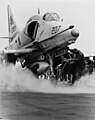 Самолет готов за атака на самолетоносача „Интрепид (CV-11)“, по време на въздушните операции в залива Тонкин, септември 1968 г