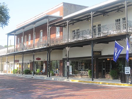 Downtown Natchitoches showing the brick streets IMG 1916.JPG