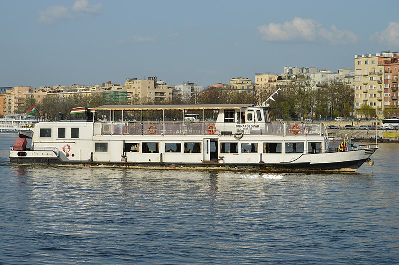 File:Dunaföldvár ship 2018 02.jpg