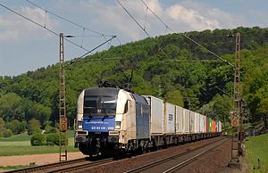 ES6 U2-022 der Wiener Lokalbahnen AG mit einem Güterzug