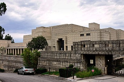 How to get to Ennis House with public transit - About the place