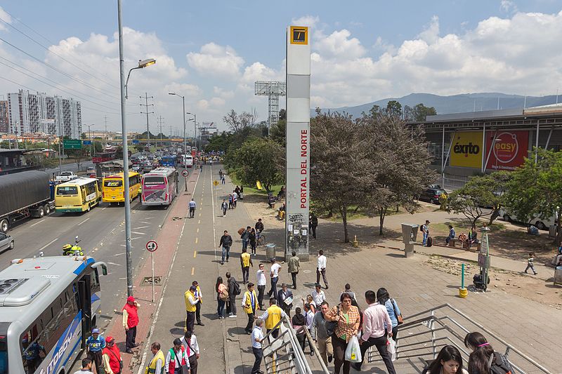 File:Estacion Portal del Norte y la Autopista Norte, Bogotá, Colombia.jpg