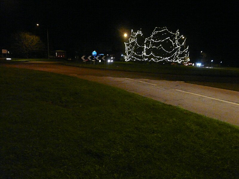 File:Festive lights, 2015 - geograph.org.uk - 4779997.jpg