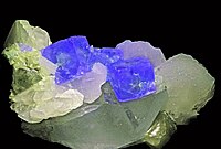 Fluorite, calcite, scheelite, quartz sous UV.jpg
