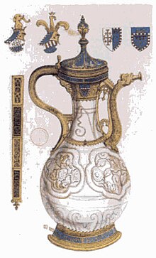 The Fonthill vase, of Chinese Jingdezhen porcelain but adorned with metallic mounts in Europe, was the earliest piece of Chinese porcelain documented to reach Europe, in 1338. It was once in the possession of William Beckford. It is now in the National Museum of Ireland.