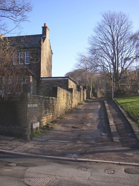 File:Foot of Bowling Alley, Rastrick - geograph.org.uk - 320863.jpg