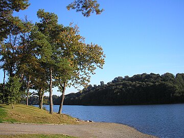 Le lac de retenue.