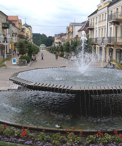 File:Franzensbad-Promenade.jpg