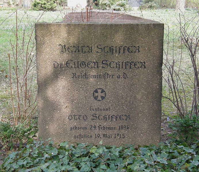 File:Friedhof Wilmersdorf - Grab Eugen Schiffer.jpg