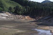 Barrage dans la préfecture de Fukushima endommagé par le tremblement de terre.