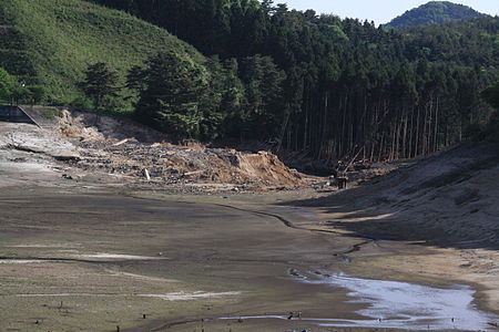 ไฟล์:Fujinuma_Dam_failure.JPG