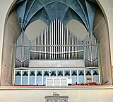 Galiläakirche Altar und Orgel (cropped).JPG