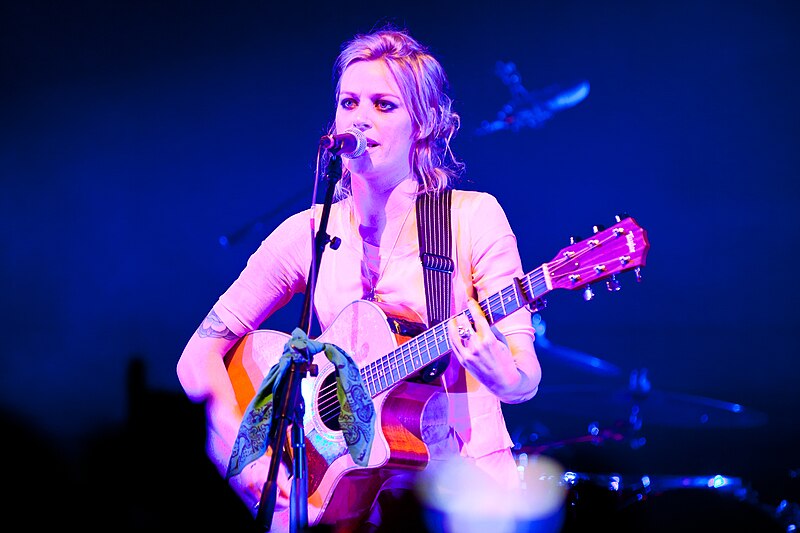 File:Gin Wigmore 5.jpg