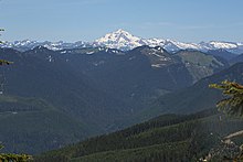 Vue distante du pic Glacier depuis le sud.