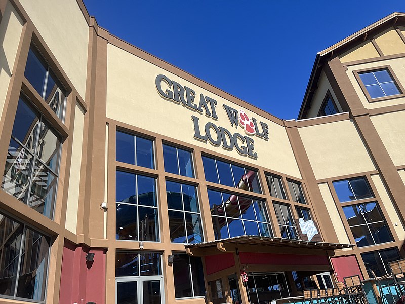 File:Great Wolf Lodge Gurnee.jpg