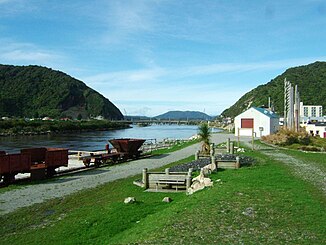 The Gray River at Greymouth, in the foreground the remains of the former coal harbor