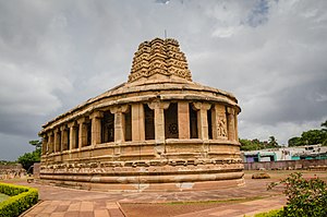 Chaitya: Etimologia, L’arco chaitya come motivo decorativo, Sviluppo della chaitya