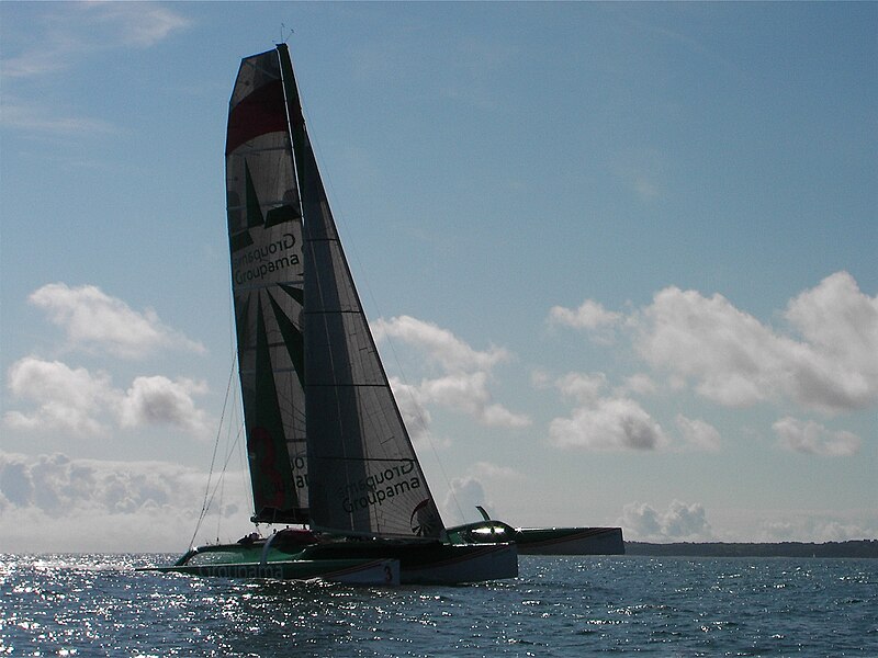 File:Groupama 3 under sails, South Britanny, front side view.jpg