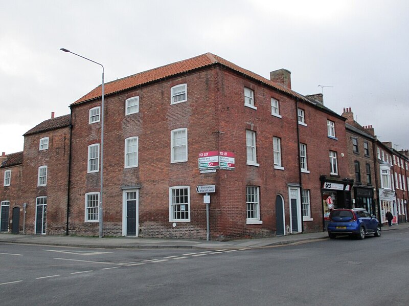 File:Grove Street and Beardsall's Row, Retford.jpg