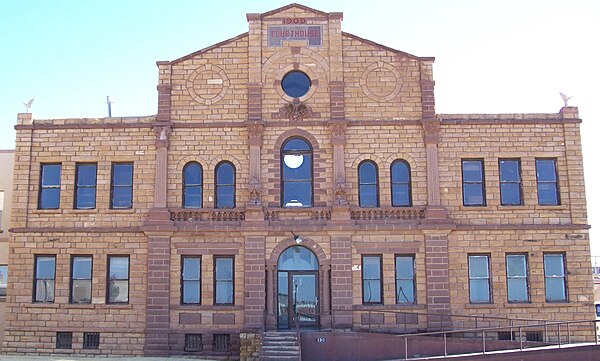 The older section of Guadalupe County Courthouse, which was built in 1909, adjoins the newer section.