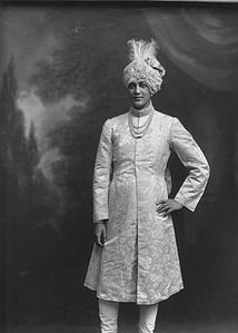 S.H. Maharaja Shri Sir Jitendra Narayan Bhup Bahadur, Maharaja de Cooch-Behar, KCSI, 1913.jpg