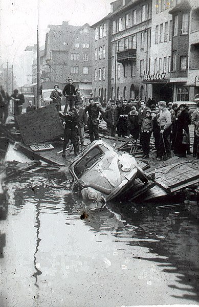 File:Hamburg Sturmflut 021.jpg