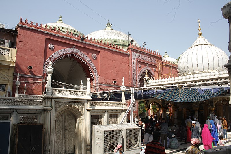File:Hazrat Nizamuddin Dargah in Delhi 05.jpg