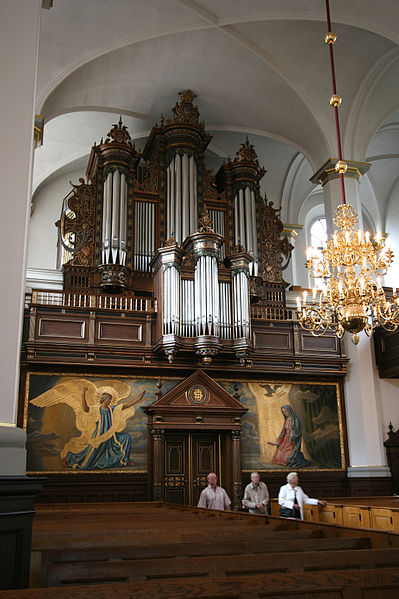 File:Helligaandskirken Copenhagen organloft.jpg