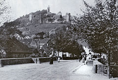 Die Burg um 1900. Im Vordergrund die Steinerne Brücke
