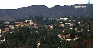 Hollywood Hills com o letreiro de Hollywood.jpg